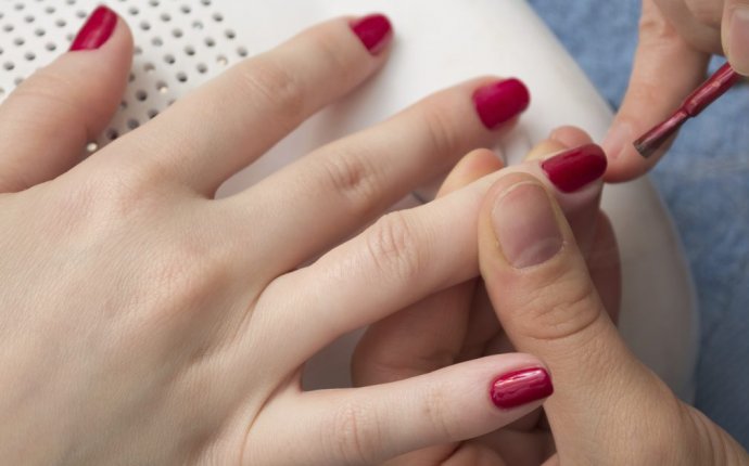 The Best Products for Thin Peeling Fingernails | LIVESTRONG.COM