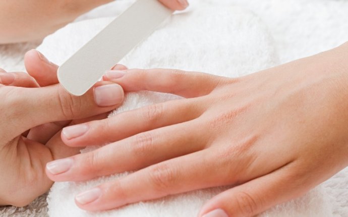 How to put nail tips on?